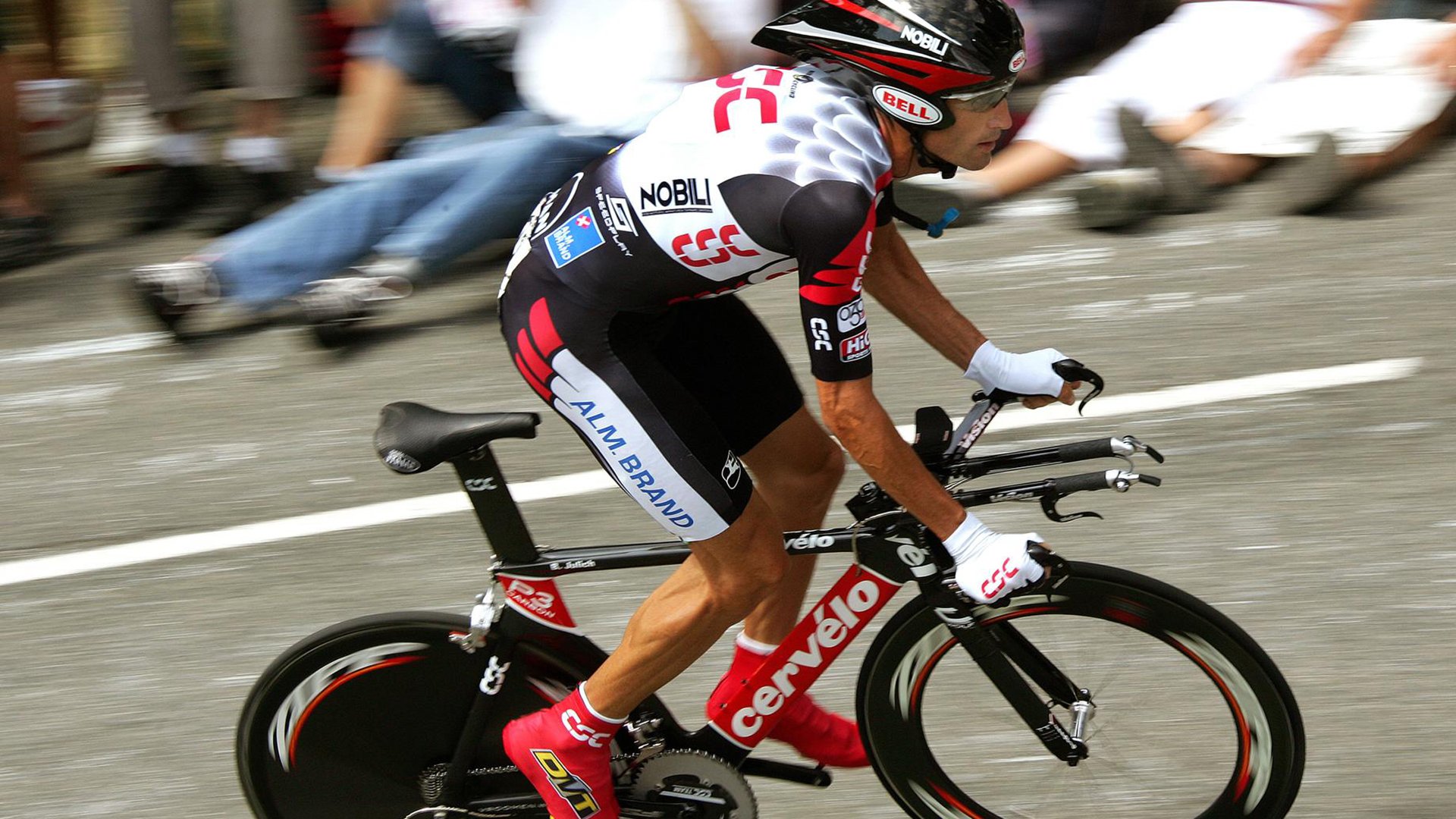 NBA球员赛场表现细节，nba赛场上的球员