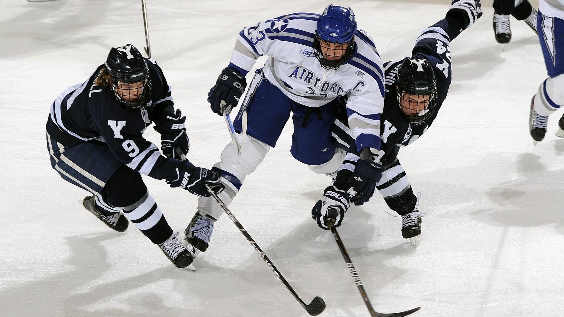 “飞盘竞技：三叉湖赛场上演速度与精准的激烈较量”